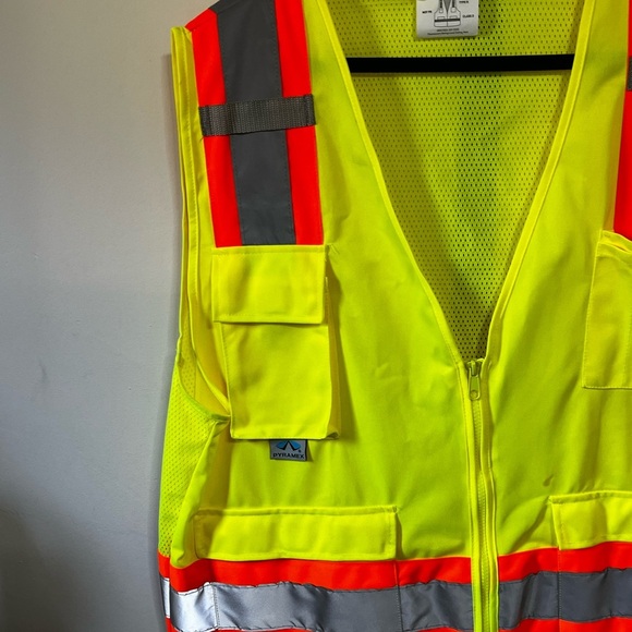 Pyramex Hi Viz Imperfection
Safety Vest Sz Large - Picture 3 of 8